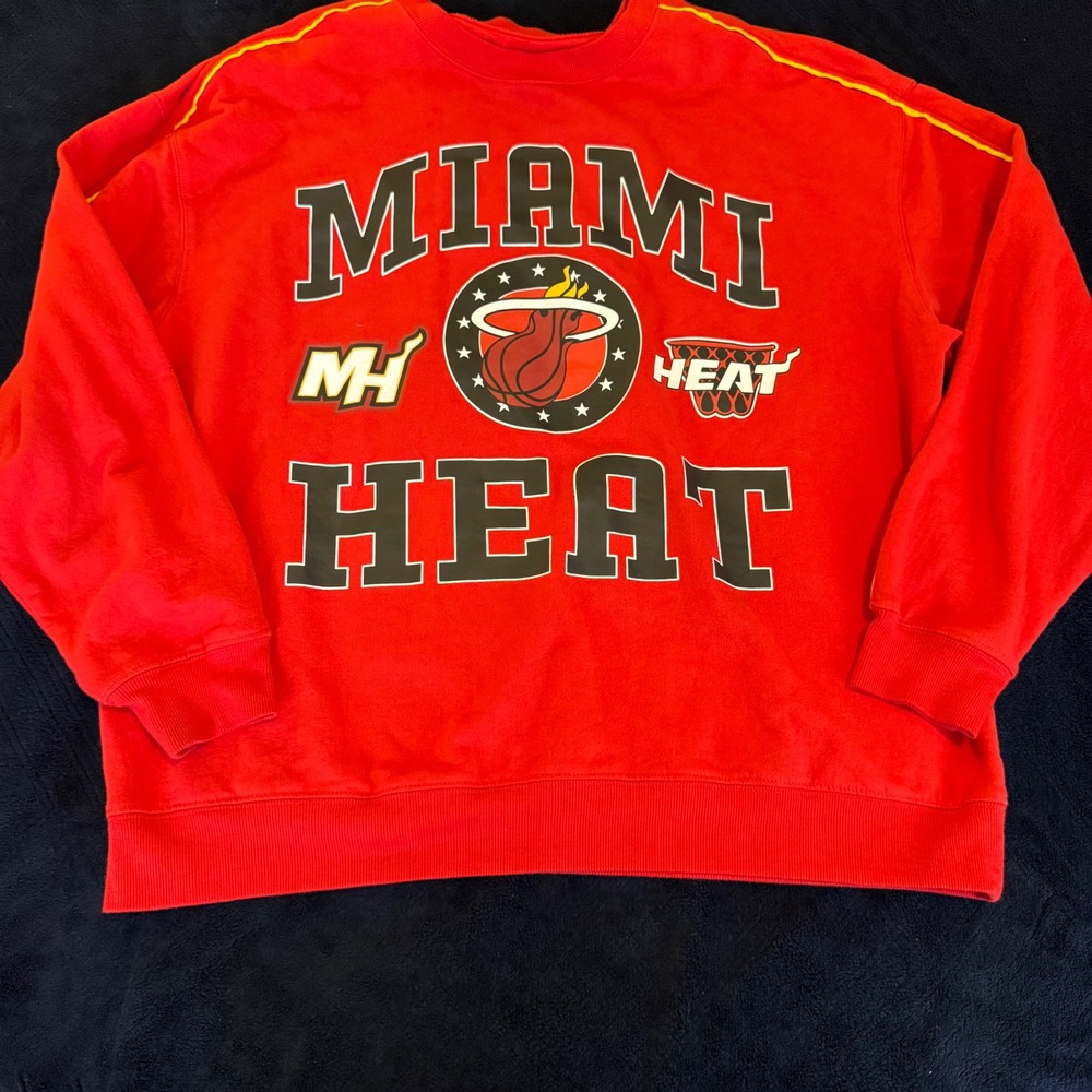 NBA Miami Heat Crewneck Sweatshirt Red Mens XXL Graphic Fleece Pullover RN117508